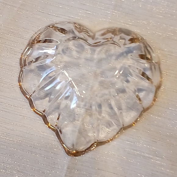 ♥️Heart-Shaped Glass Dish with Gold Trim - Picture 5 of 7